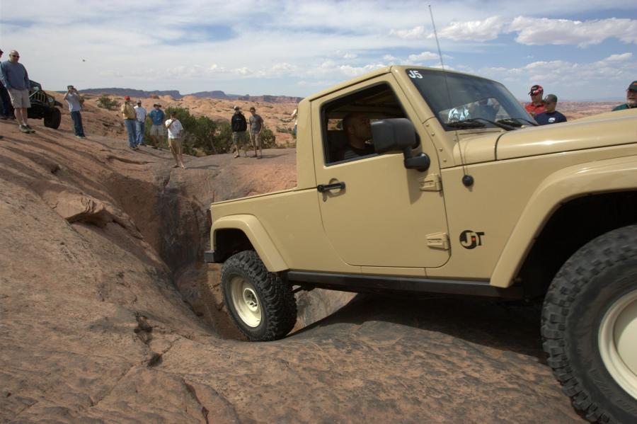  Jeep Wrangler JT Concept 2007 года  (фото 14 из 54)